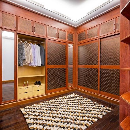 Dusit Hotel & Suites - Доха Экстерьер фото A walk-in closet