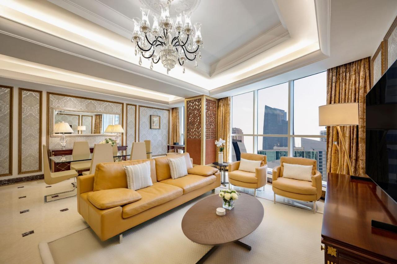 Dusit Hotel & Suites - Доха Экстерьер фото A suite at the hotel