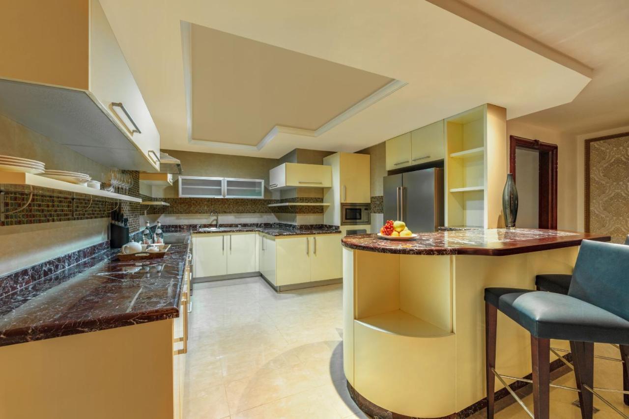 Dusit Hotel & Suites - Доха Экстерьер фото A kitchen in a private residence