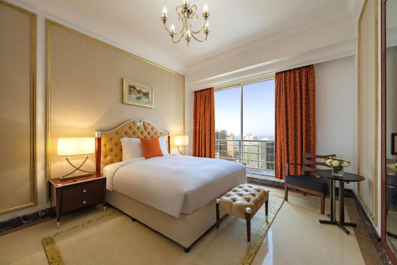 Dusit Hotel & Suites - Доха Экстерьер фото A bedroom at the hotel