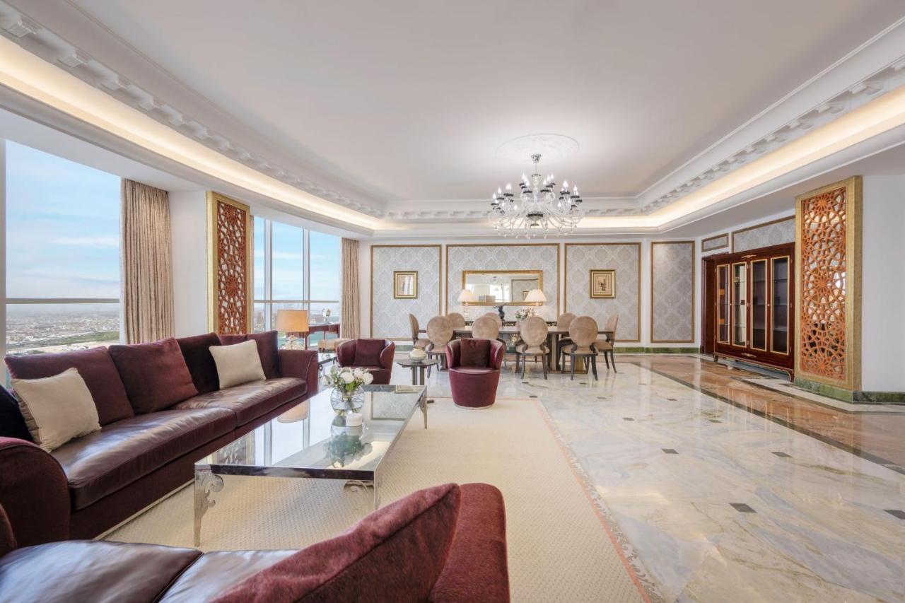 Dusit Hotel & Suites - Доха Экстерьер фото A 3D rendering of a living room