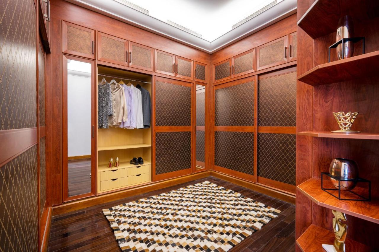 Dusit Hotel & Suites - Доха Экстерьер фото A walk-in closet