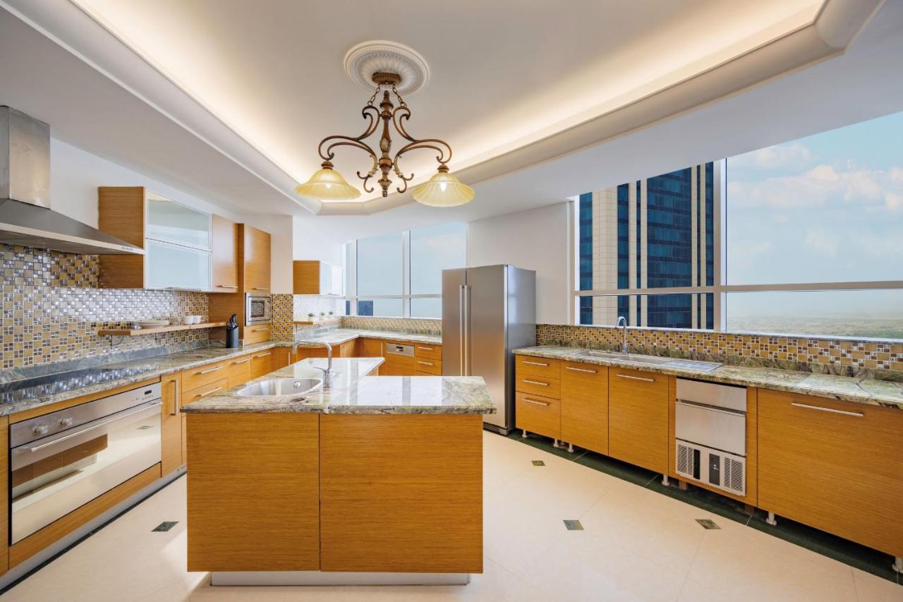 Dusit Hotel & Suites - Доха Экстерьер фото A modern kitchen